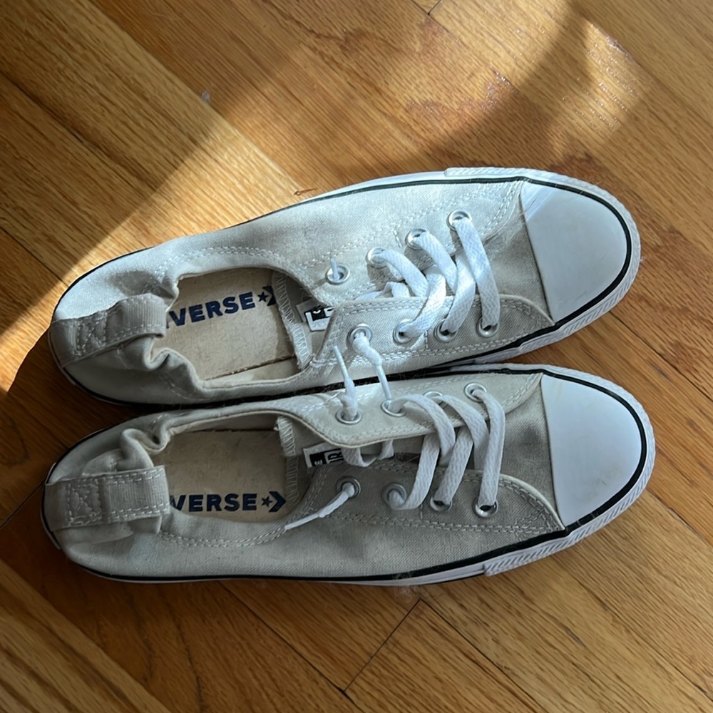 Like new low grey converse